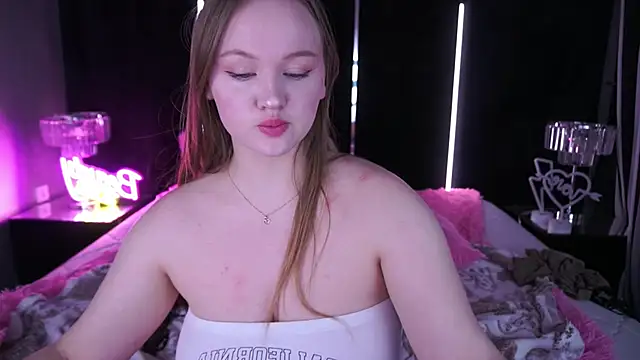 Snapshot of LylaYeess chatting on 02.08.25 LylaYeess online show from 02.08.25