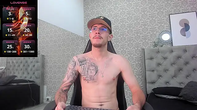 Snapshot of CodyWalkerR chatting on 11.07.25 CodyWalkerR online show from 11.07.25