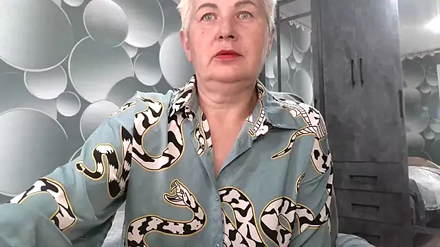 NicoleOlla online show from 10.05.25