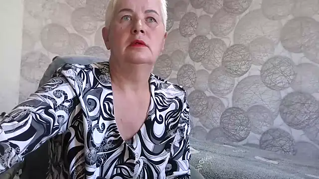 NicoleOlla online show from 10.16.25