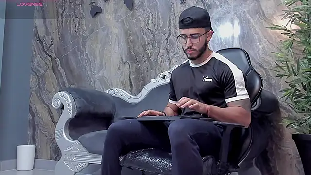 Liam Kleiin online show from 01.06.25