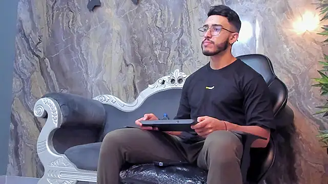 Liam Kleiin online show from 02.04.25