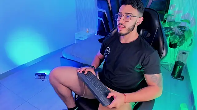 Liam Kleiin online show from 12.04.25