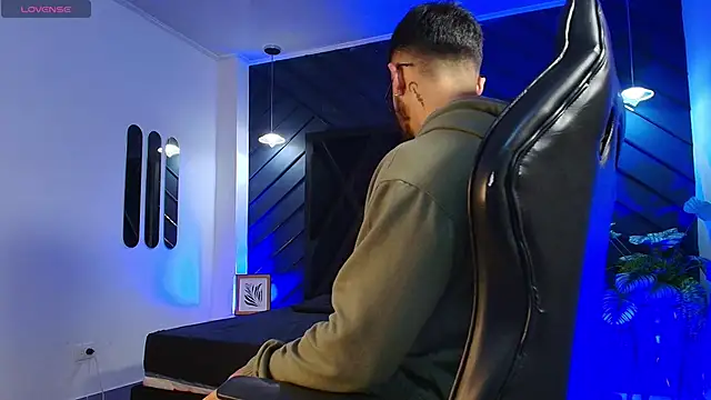 Liam Kleiin online show from 04.07.26