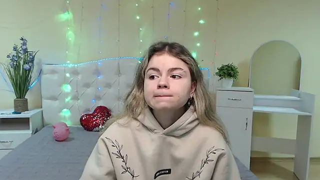 TinaRedly online show from 02.02.25