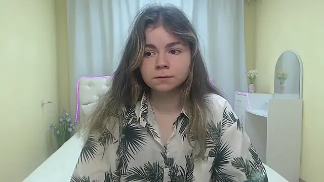 Snapshot of TinaRedly chatting on 05.25.26 TinaRedly online show from 05.25.26