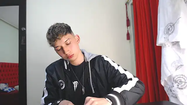 Snapshot of _Thomas_hot_ chatting on 01.01.25 Thomas hot online show from 01.01.25