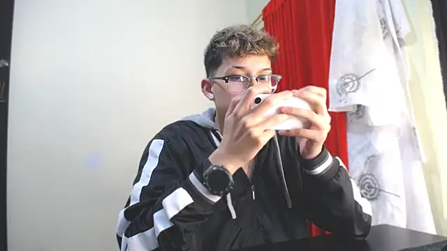 Snapshot of _Thomas_hot_ chatting on 01.12.25 Thomas hot online show from 01.12.25