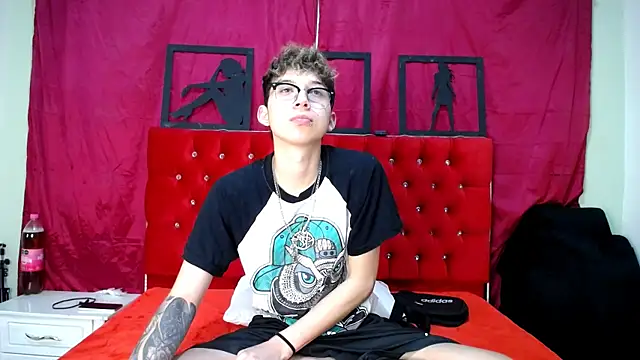 Snapshot of _Thomas_hot_ chatting on 02.13.25 Thomas hot online show from 02.13.25