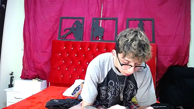 Snapshot of _Thomas_hot_ chatting on 02.15.25 Thomas hot online show from 02.15.25