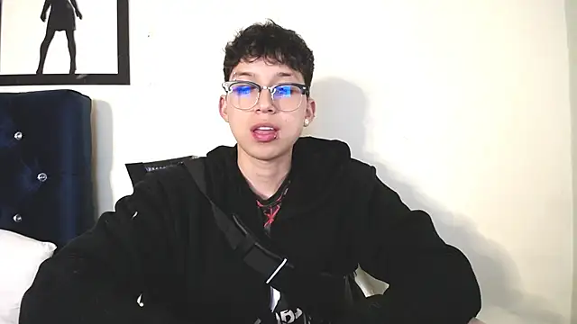 Snapshot of _Thomas_hot_ chatting on 10.24.25 Thomas hot online show from 10.24.25