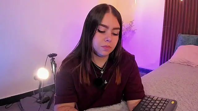 Snapshot of ArianaBaker chatting on 02.13.26 ArianaBaker online show from 02.13.26