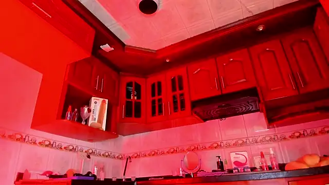 Snapshot of LaureenHills chatting on 02.25.25 LaureenHills online show from 02.25.25