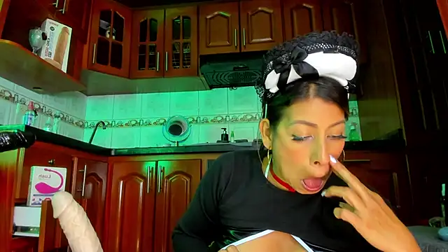 Snapshot of LaureenHills chatting on 02.26.25 LaureenHills online show from 02.26.25