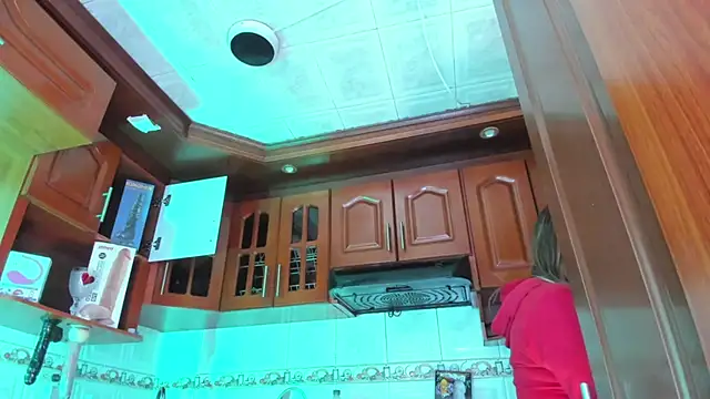 Snapshot of LaureenHills chatting on 03.19.25 LaureenHills online show from 03.19.25