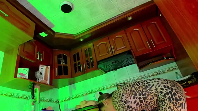 Snapshot of LaureenHills chatting on 03.20.25 LaureenHills online show from 03.20.25