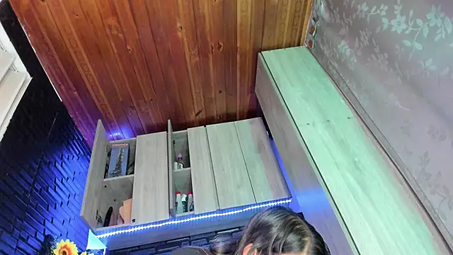 Snapshot of LaureenHills chatting on 10.03.25 LaureenHills online show from 10.03.25