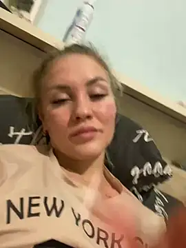 DreamGirl-777 online show from 12.17.24