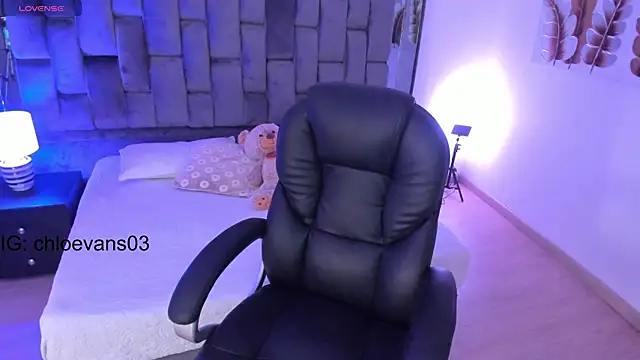 Chloe evans   online show from 03.19.25