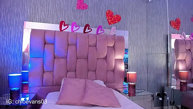 Chloe evans   online show from 09.30.25