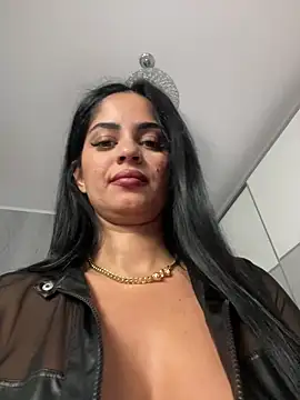 Snapshot of _adelle chatting on 10.16.25 adelle online show from 10.16.25