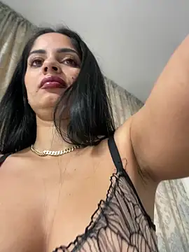 Snapshot of _adelle chatting on 11.05.25 adelle online show from 11.05.25