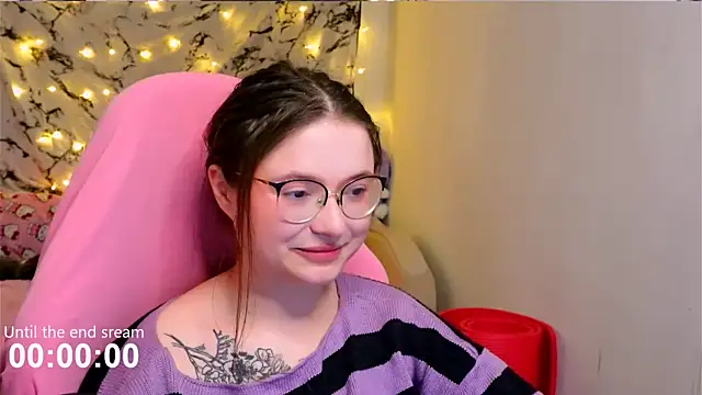 Snapshot of me__hanna chatting on 01.21.25 me hanna online show from 01.21.25