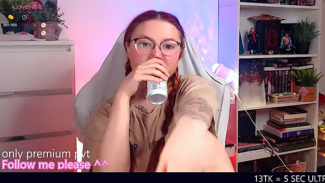 Snapshot of me__hanna chatting on 11.15.25 me hanna online show from 11.15.25