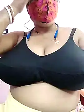 Snapshot of Kayra_34 chatting on 10.11.25 Kayra 34 online show from 10.11.25