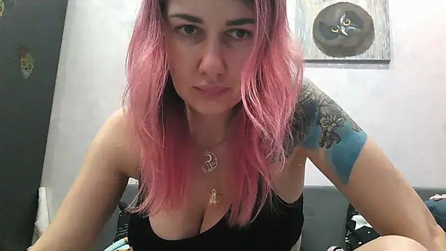 Snapshot of BlueXOwl chatting on 03.14.25 BlueXOwl online show from 03.14.25