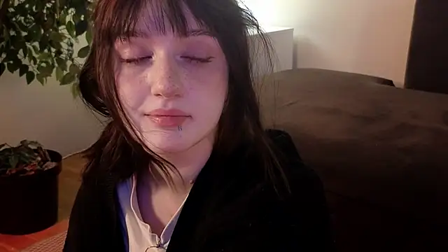 Snapshot of ELLIEJAY chatting on 10.18.25 ELLIEJAY online show from 10.18.25