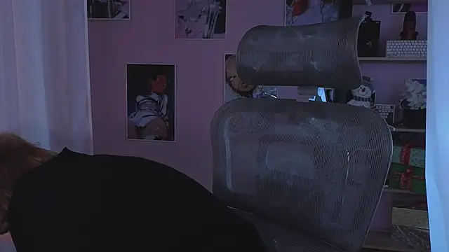 Snapshot of ELLIEJAY chatting on 12.03.25 ELLIEJAY online show from 12.03.25