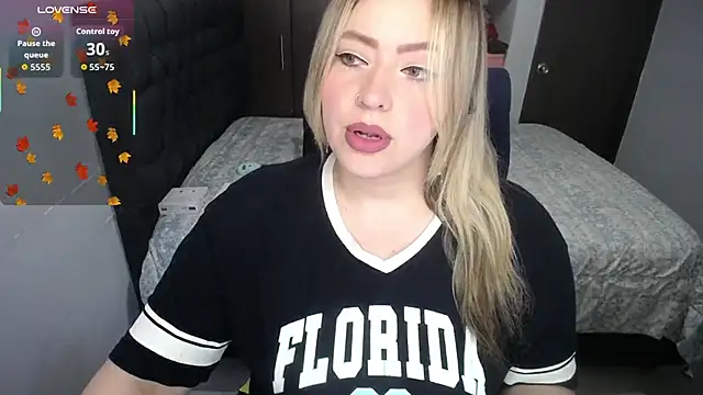 Snapshot of Valentina_St chatting on 11.26.25 Valentina St online show from 11.26.25