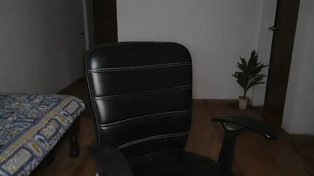 Suzie darling online show from 12.03.25