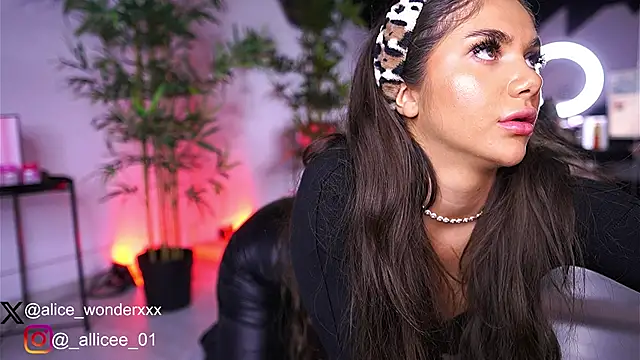 VanessaSimon online show from 03.17.25