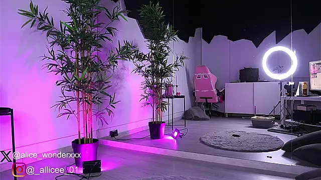 VanessaSimon online show from 03.19.25