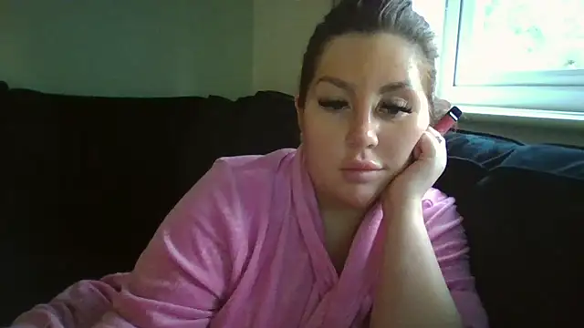 Snapshot of magical_mia chatting on 01.28.25 magical mia online show from 01.28.25