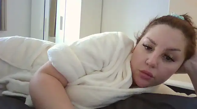 Snapshot of magical_mia chatting on 02.01.25 magical mia online show from 02.01.25