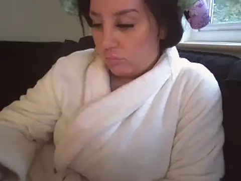 Snapshot of magical_mia chatting on 02.07.25 magical mia online show from 02.07.25