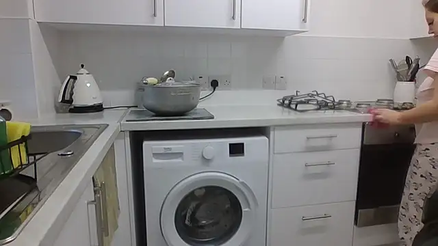 Snapshot of magical_mia chatting on 02.16.25 magical mia online show from 02.16.25