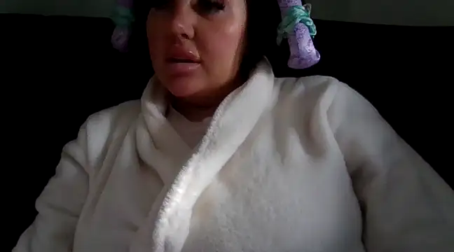 Snapshot of magical_mia chatting on 02.22.25 magical mia online show from 02.22.25