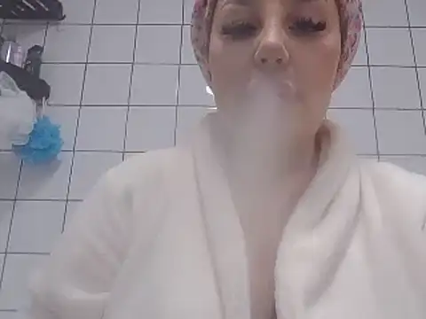 Snapshot of magical_mia chatting on 02.28.25 magical mia online show from 02.28.25