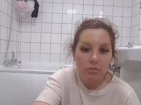 Snapshot of magical_mia chatting on 03.10.25 magical mia online show from 03.10.25