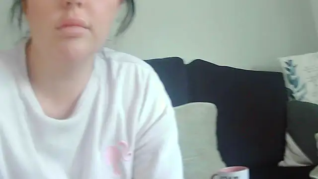 Snapshot of magical_mia chatting on 10.04.25 magical mia online show from 10.04.25