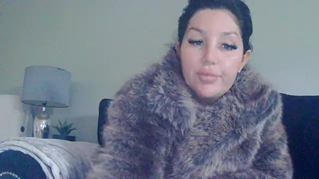 Snapshot of magical_mia chatting on 11.03.25 magical mia online show from 11.03.25