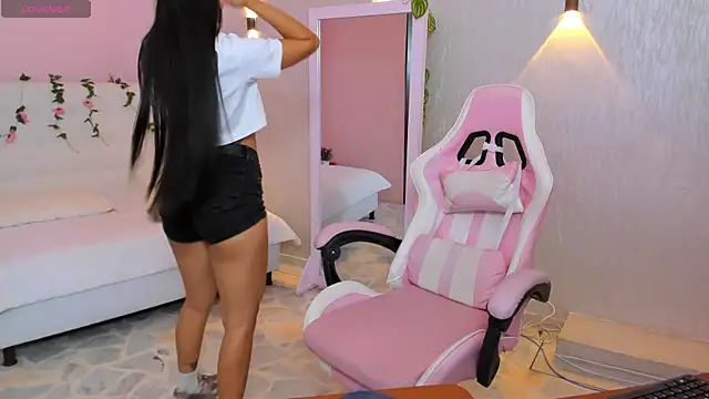 miagomezweb1 online show from 01.17.25