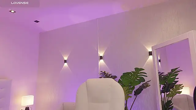 miagomezweb1 online show from 10.24.25