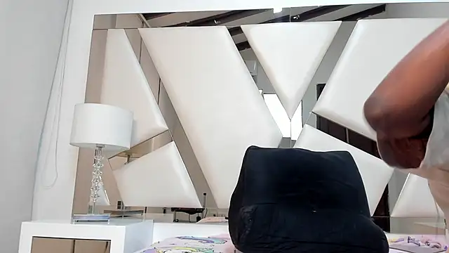 Snapshot of MonicaSchwartz chatting on 03.17.25 MonicaSchwartz online show from 03.17.25