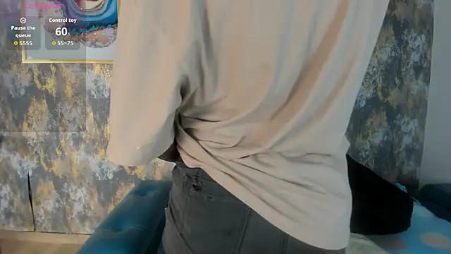 Snapshot of MonicaSchwartz chatting on 11.26.25 MonicaSchwartz online show from 11.26.25