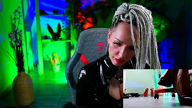 MonicaMaxwel online show from 03.16.25